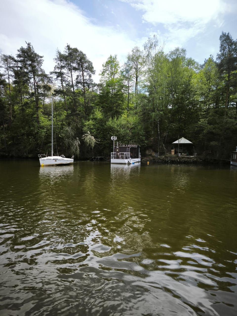 Hausbót Slapy Docked boat in Czechia