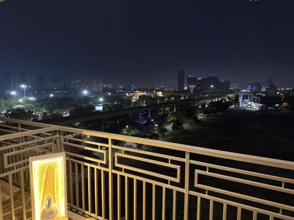 Luxury Swing Suite - Bliss Suites Apartment in Uttar Pradesh