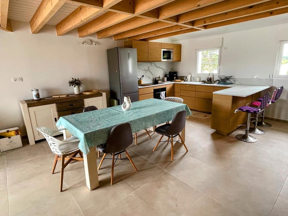 Magnifique 90m2 Neuf 2-6 pers à 700m plage Porteau Apartment in Pornic