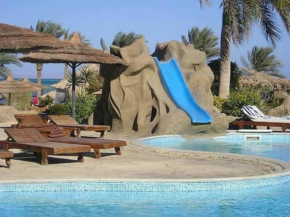 Communal lounge/ TV room, Day, Aqua park, Evening entertainment, Pool view, Swimming pool, sunbed