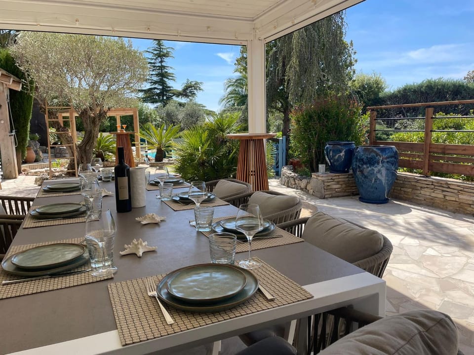 Patio, Garden, Dining area