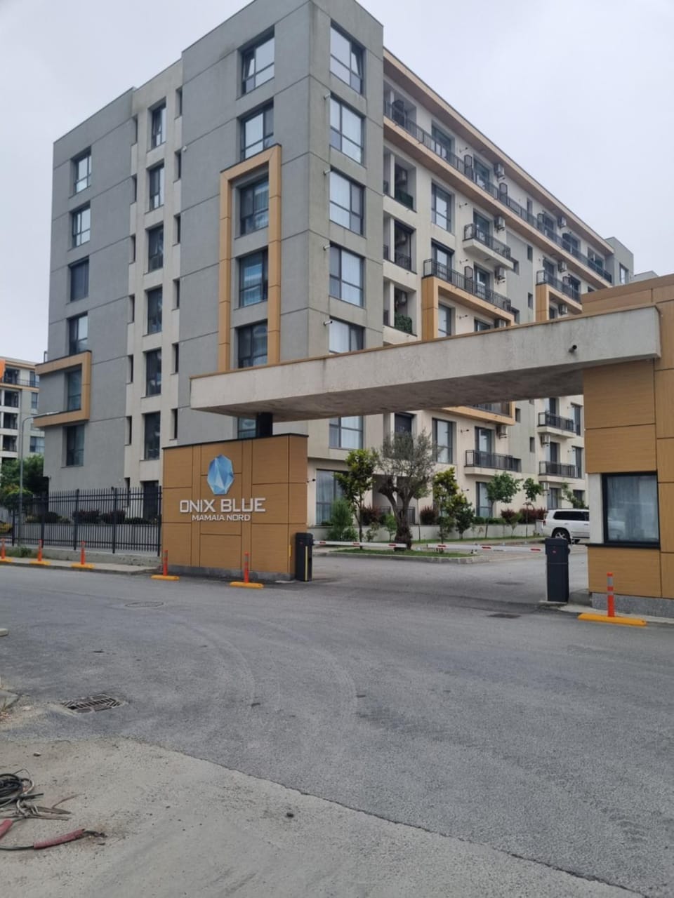 Property building, Location