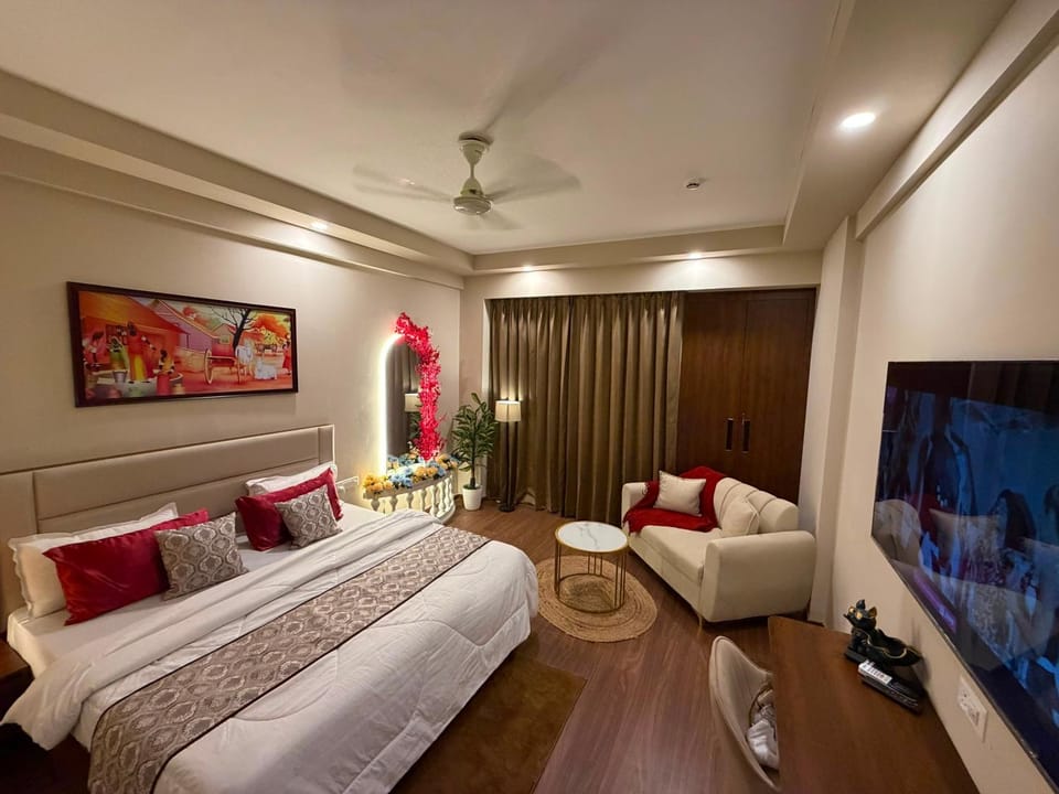 Bed, Seating area, Bedroom