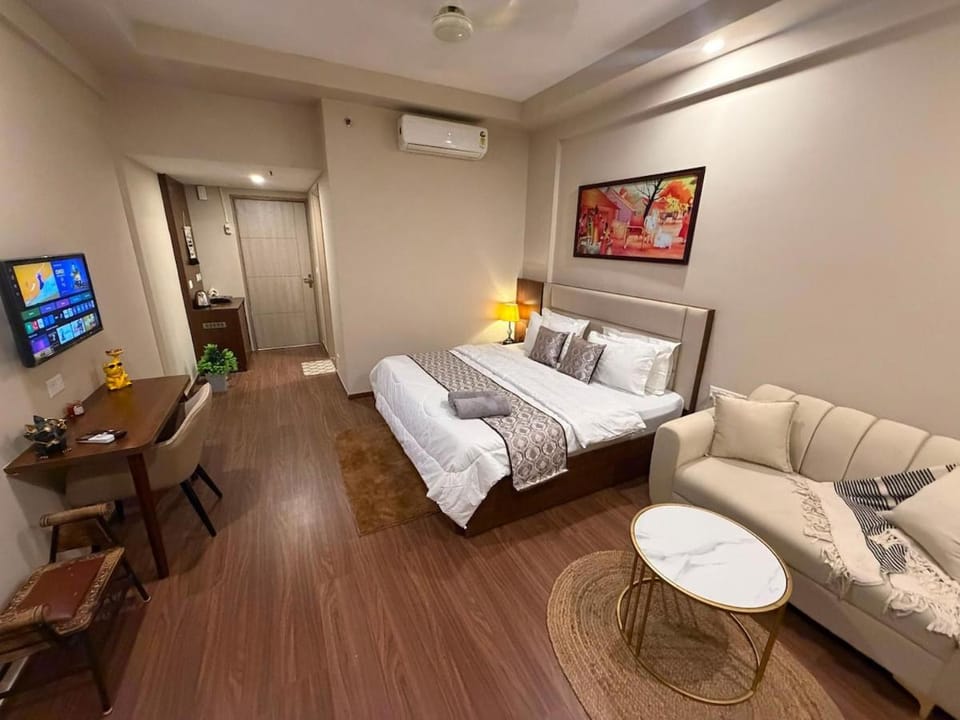 The Balcony Paradise - Couple Fav - Bliss Suites Apartment in Uttar Pradesh