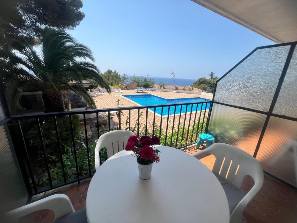 Sea View Studio with Pool Apartment in Selva