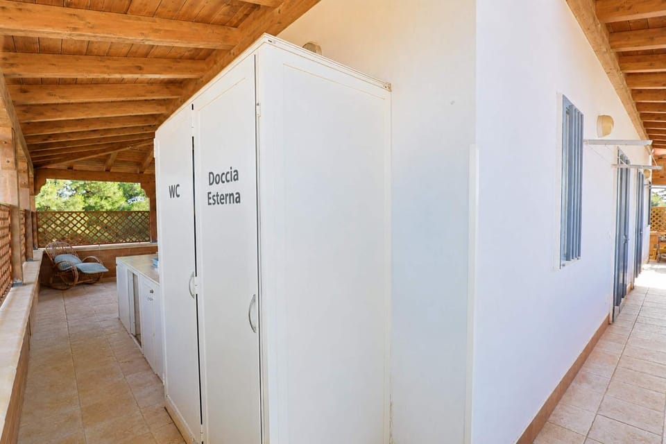 Kitchen or kitchenette, oven, wardrobe