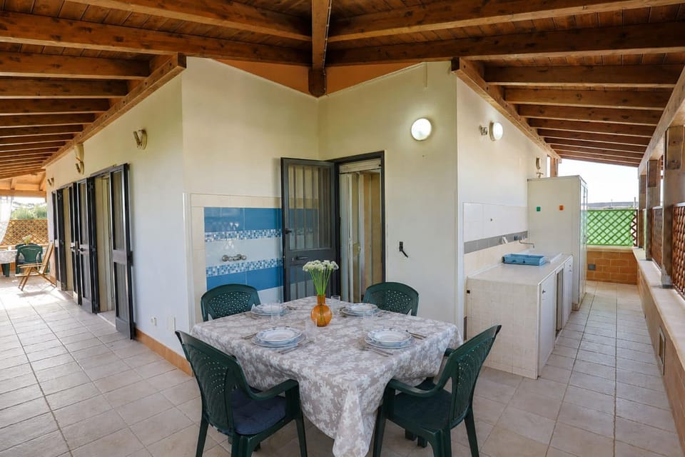 Patio, Kitchen or kitchenette, Dining area