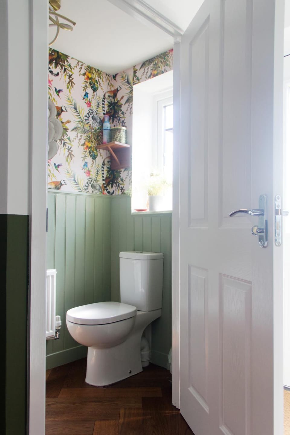 Toilet, Facade/entrance