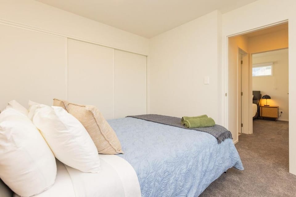 City-Fringe Luxury Stay - 2BR Parking - Guest Fav House in Christchurch