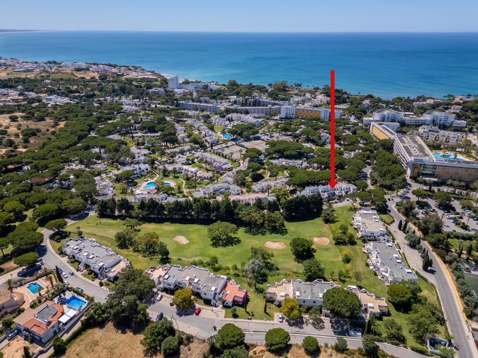 Property building, Golfcourse, Tennis court, Pool view, Sea view