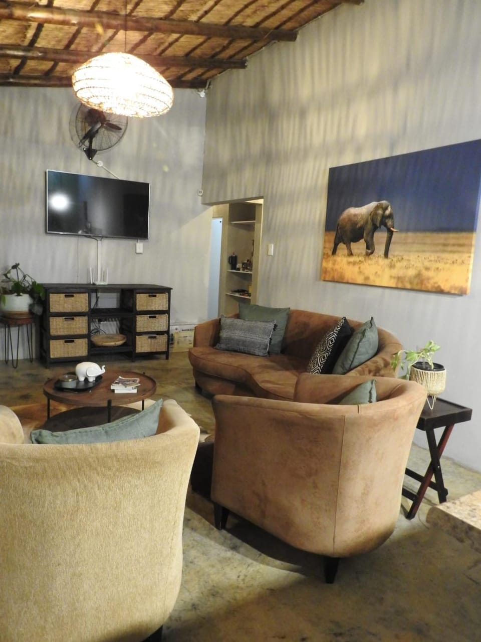 Communal lounge/ TV room, Living room, Seating area