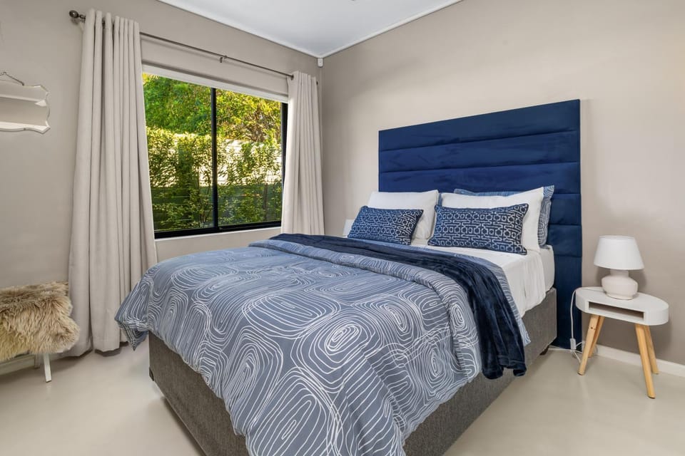 Bedroom, Garden view, Family