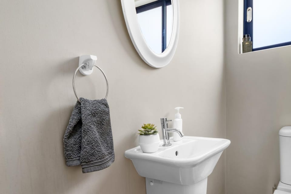Toilet, Bathroom, towels