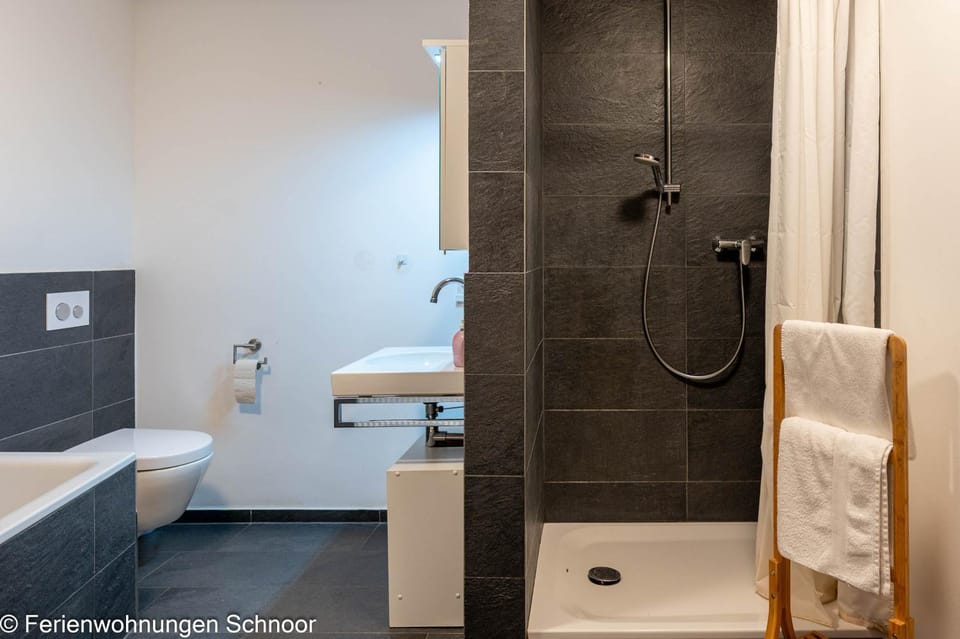 Shower, Toilet, Bathroom, Bath