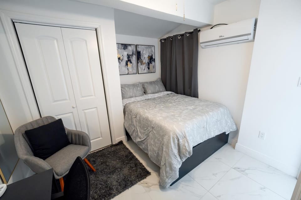 Sunrise Hideaway Apartment in Lauderhill