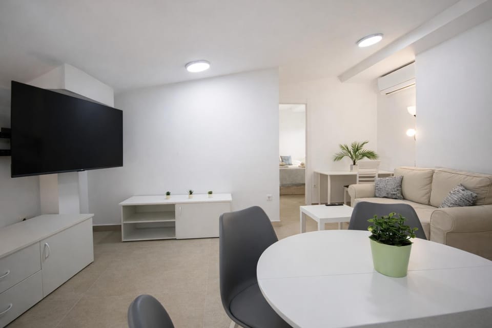 Communal lounge/ TV room, TV and multimedia, Living room, Seating area
