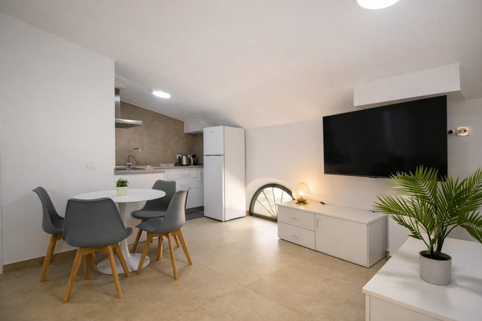 TV and multimedia, Kitchen or kitchenette, Dining area