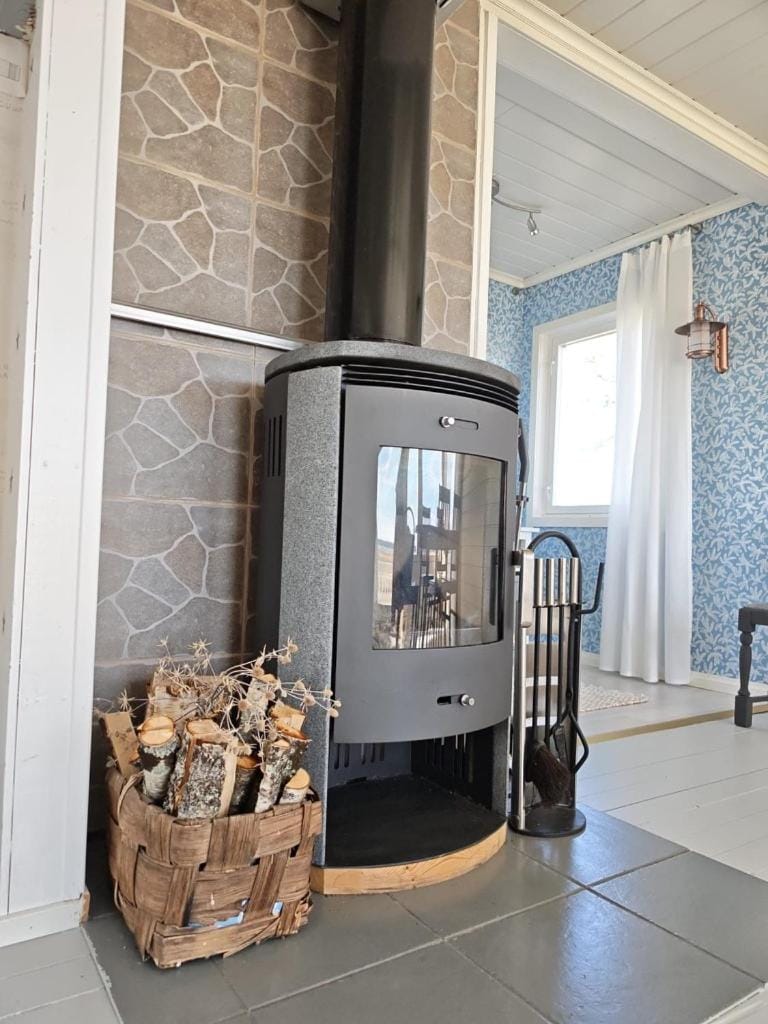 Living room, fireplace
