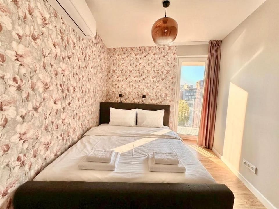Elegant Lake Retreat - Private Terrace and Parking Apartment in Siófok
