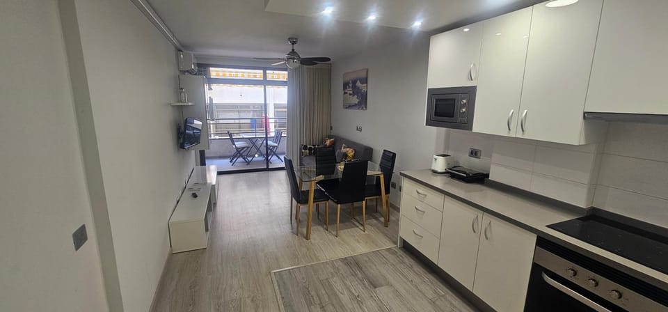 Valdes Center 313A, near beach, full Aircon Apartment in Los Cristianos