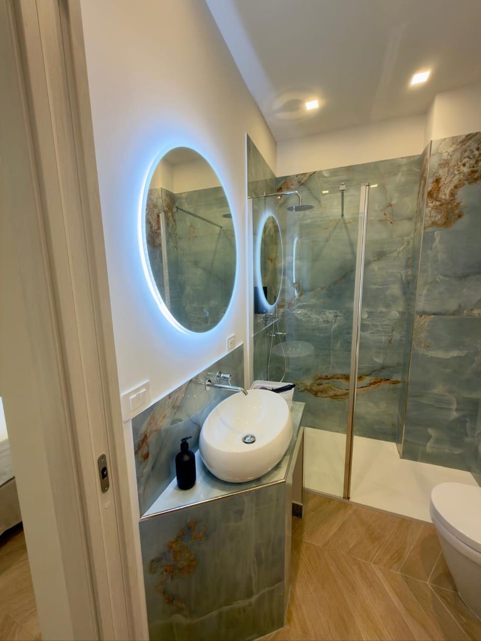 Shower, Toilet, Bathroom, bidet, towels