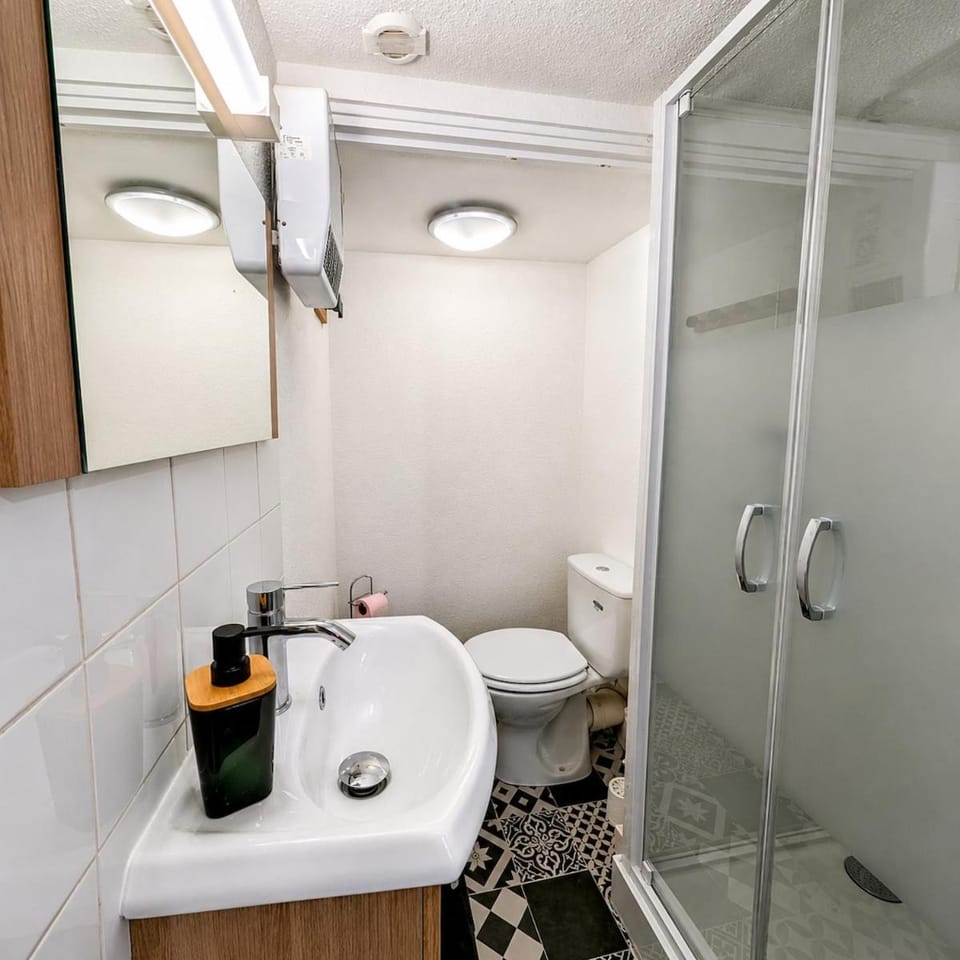 Shower, Toilet, Bathroom