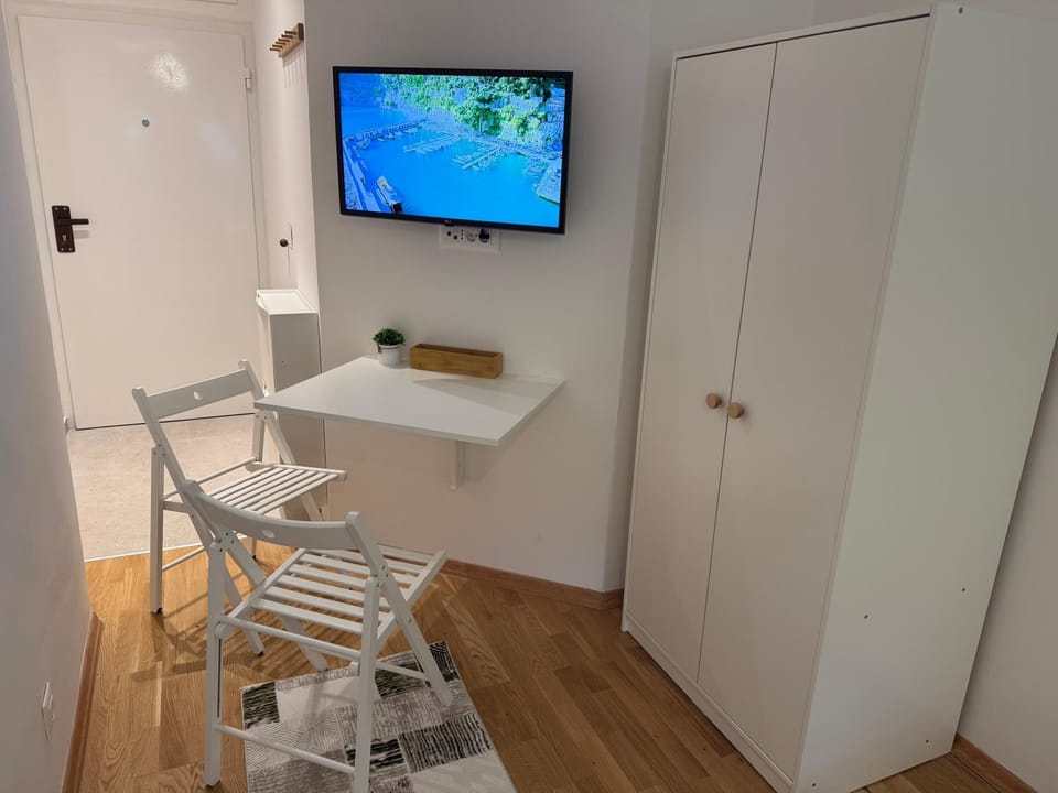 TV and multimedia, Dining area, wardrobe