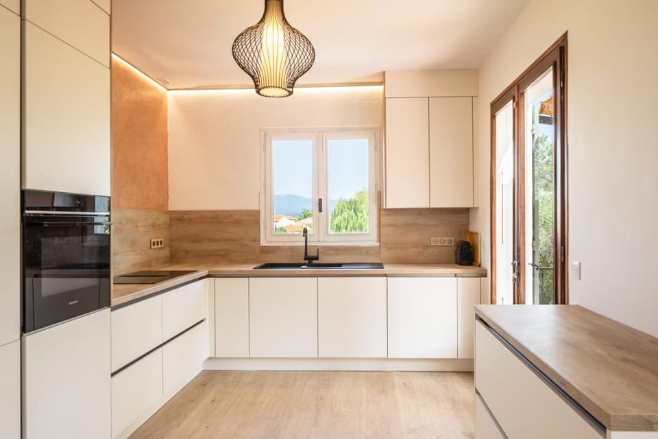 Coffee/tea facilities, Mountain view, dishwasher, oven, toaster, kitchen
