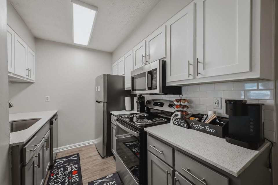 Midnight Serenity SPACIOUS LUX 1BR POOL NEAR THE BATTERY Apartment in Vinings