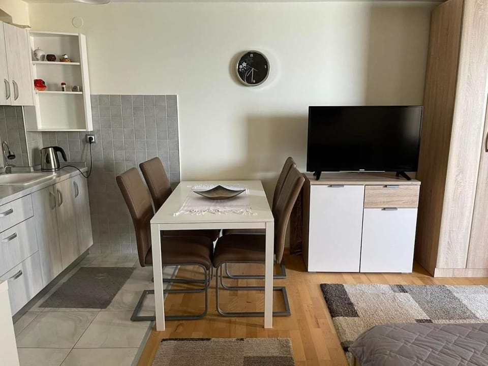 TV and multimedia, Dining area, kitchen
