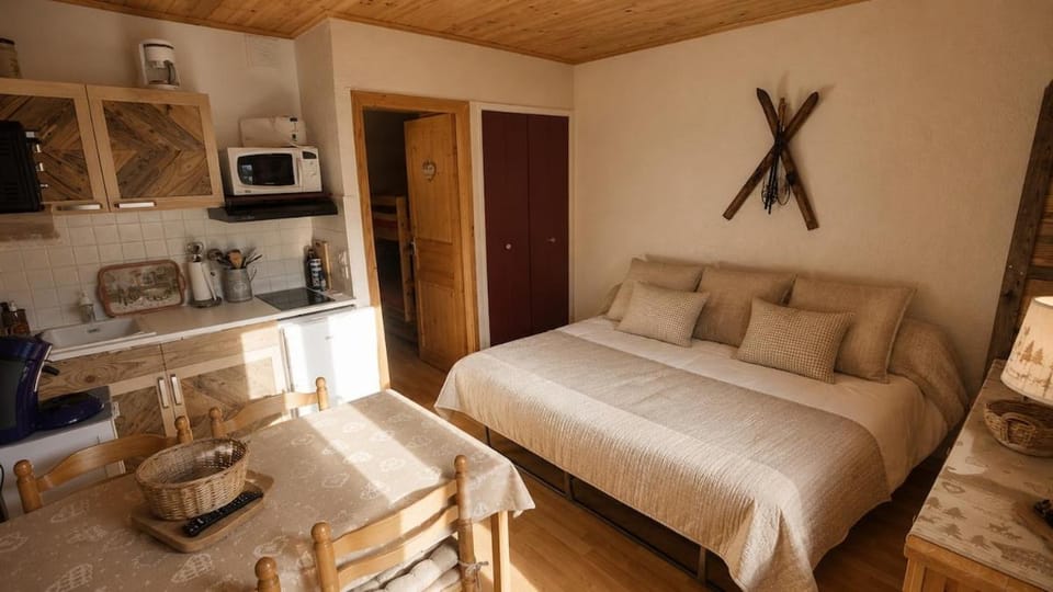 Solarium Mountain Studio 4 People Les Angles Apartment in Occitanie