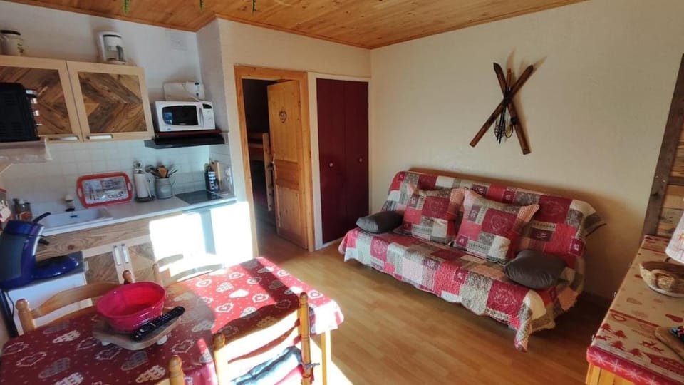 Solarium Mountain Studio 4 People Les Angles Apartment in Occitanie