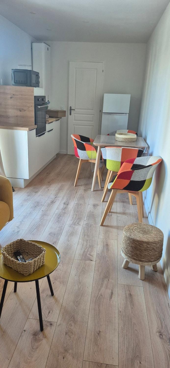 Kitchen or kitchenette, Living room