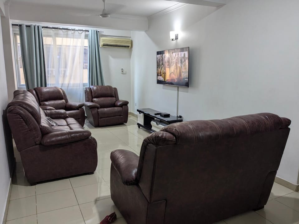 TV and multimedia, Living room, Seating area, City view, internet, air conditioner