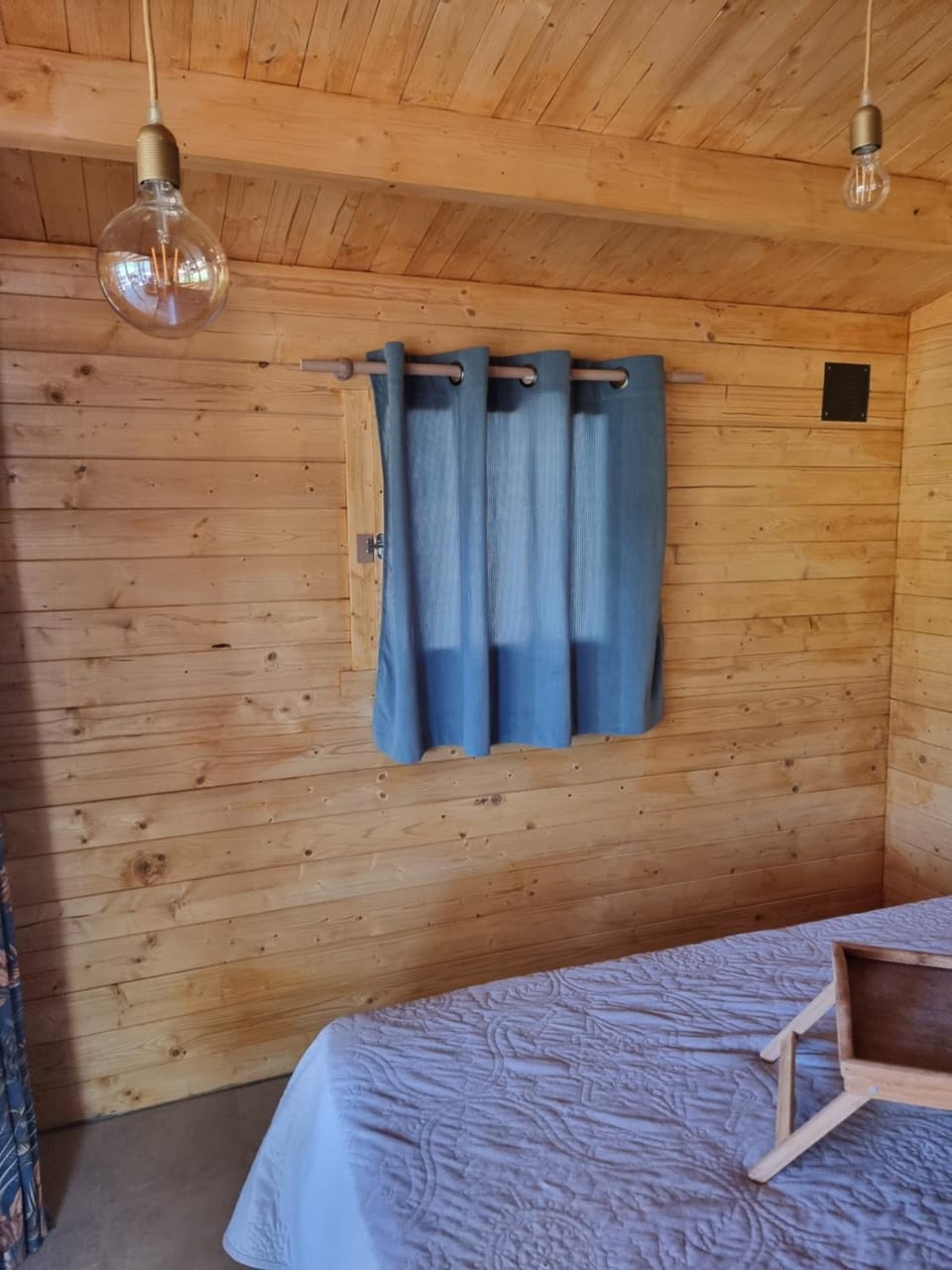 Chalet en bois avec terrasse au calme proche plage et nature Campground/ 
RV Resort in French Riviera