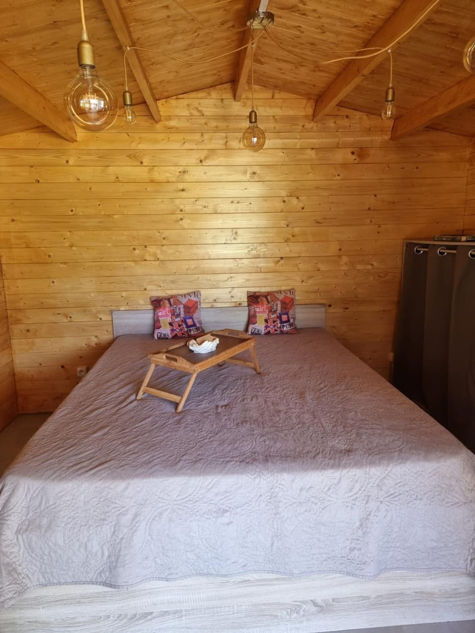 Chalet en bois avec terrasse au calme proche plage et nature Campground/ 
RV Resort in French Riviera
