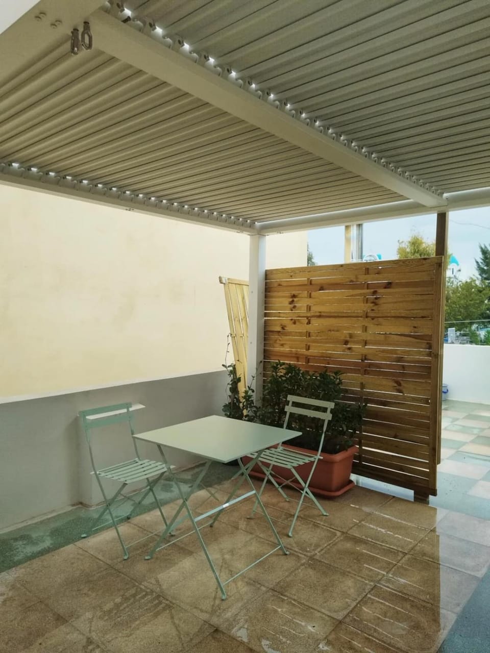 Zeta's Terrace Apartment in Alimos
