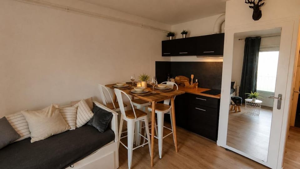 Le Solarium des Cimes 2 to 4 people, Les Angles Apartment in Occitanie