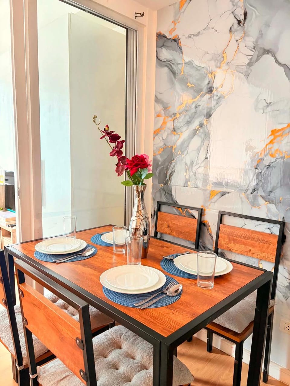 Azure Staycation by SabBen Suites Apartment in Paranaque