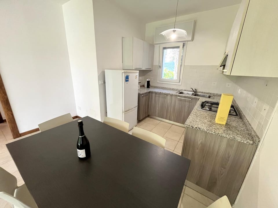 Dining area, Lunch
