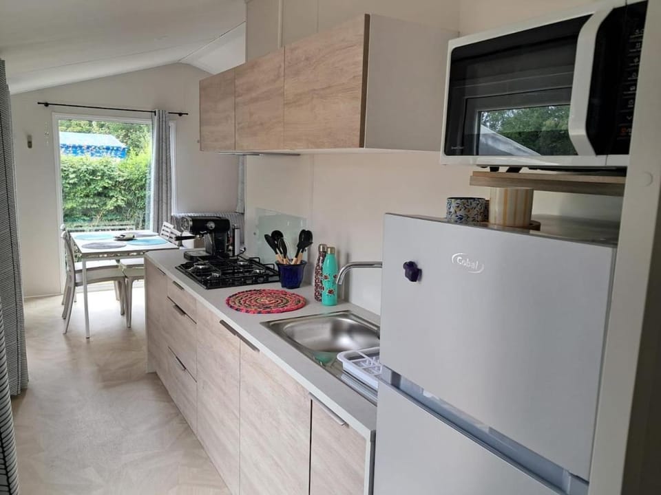 Mobile Home in a flower-filled campsite House in Trégunc