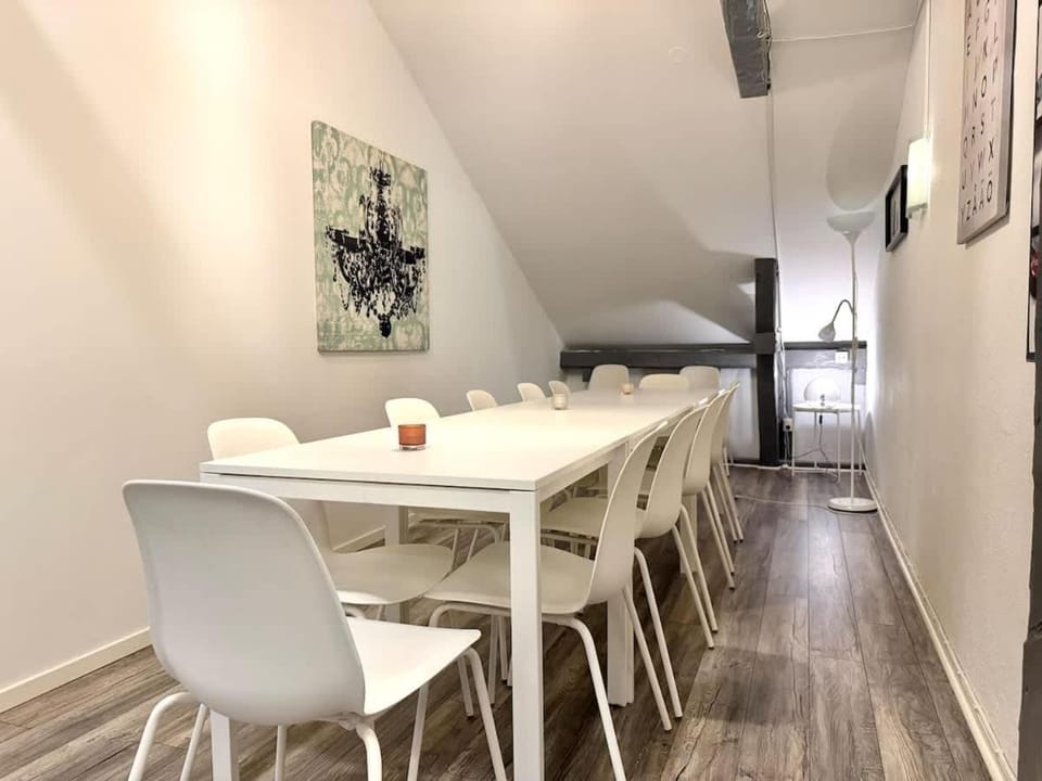 Workers and Family Home 7 Private Bedrooms Sleeps 16 Central Gothenburg Apartment in Gothenburg