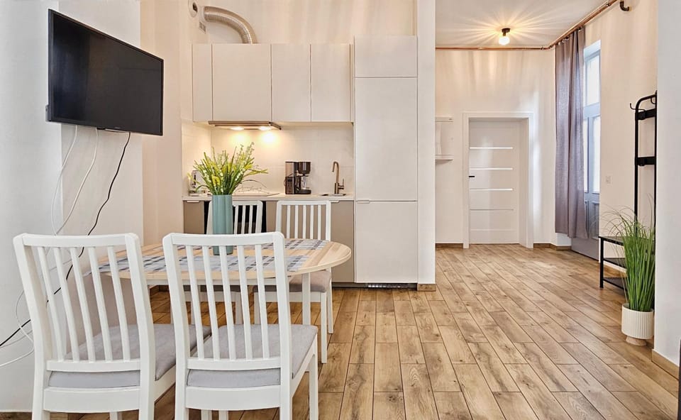 HolidayHomePL Centrum KOL1U2 apartament z osobną sypialnią Apartment in Miedzyzdroje