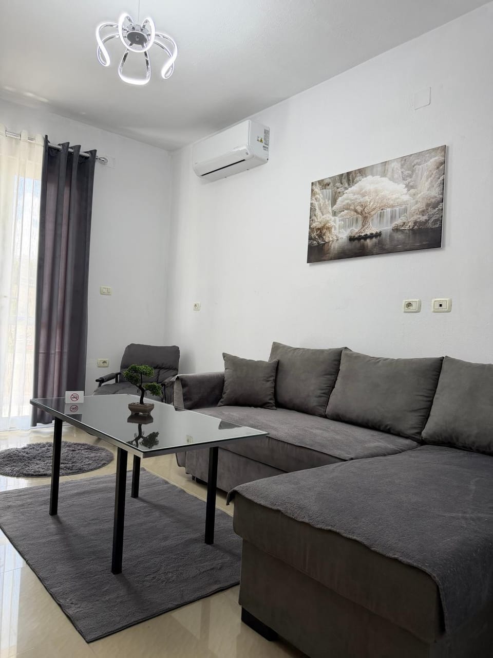 Living room, Seating area, air conditioner