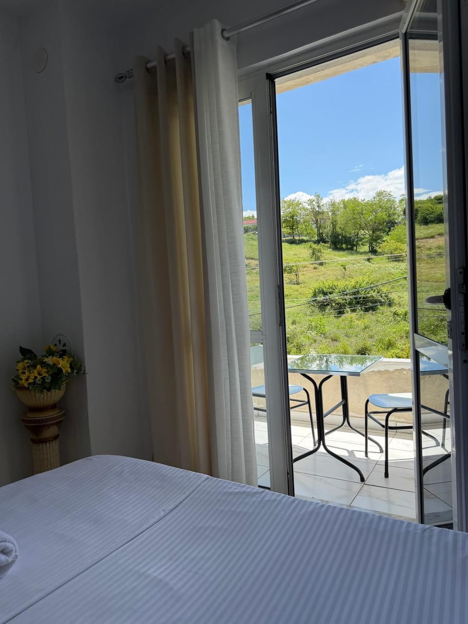 Bed, Natural landscape, View (from property/room), Balcony/Terrace, Bedroom