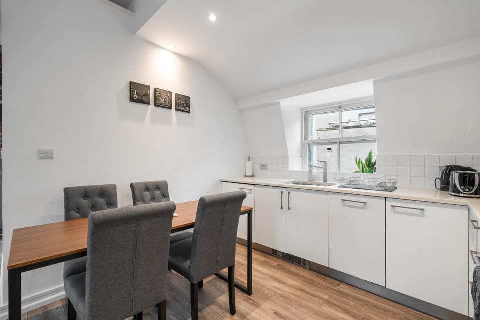 Modern 1 Bed Flat in Kings Cross Apartment in London Borough of Islington