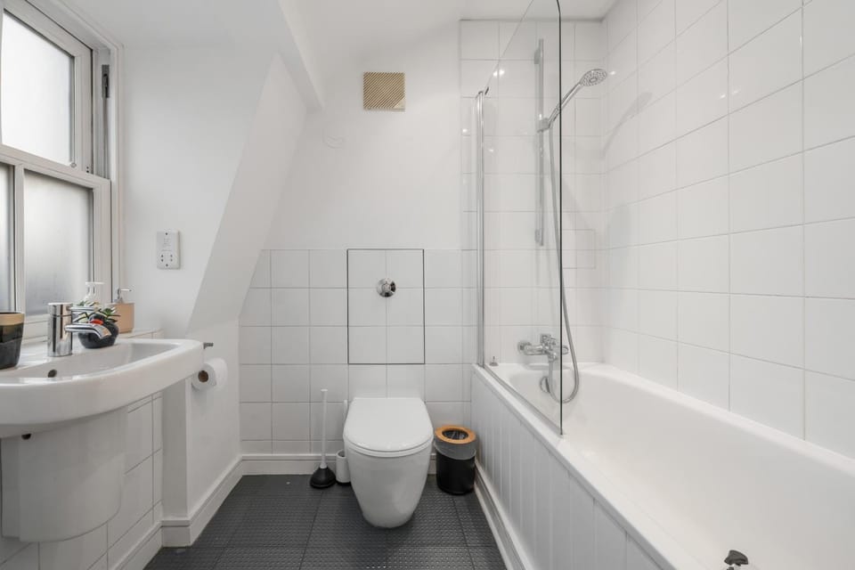 Modern 1 Bed Flat in Kings Cross Apartment in London Borough of Islington
