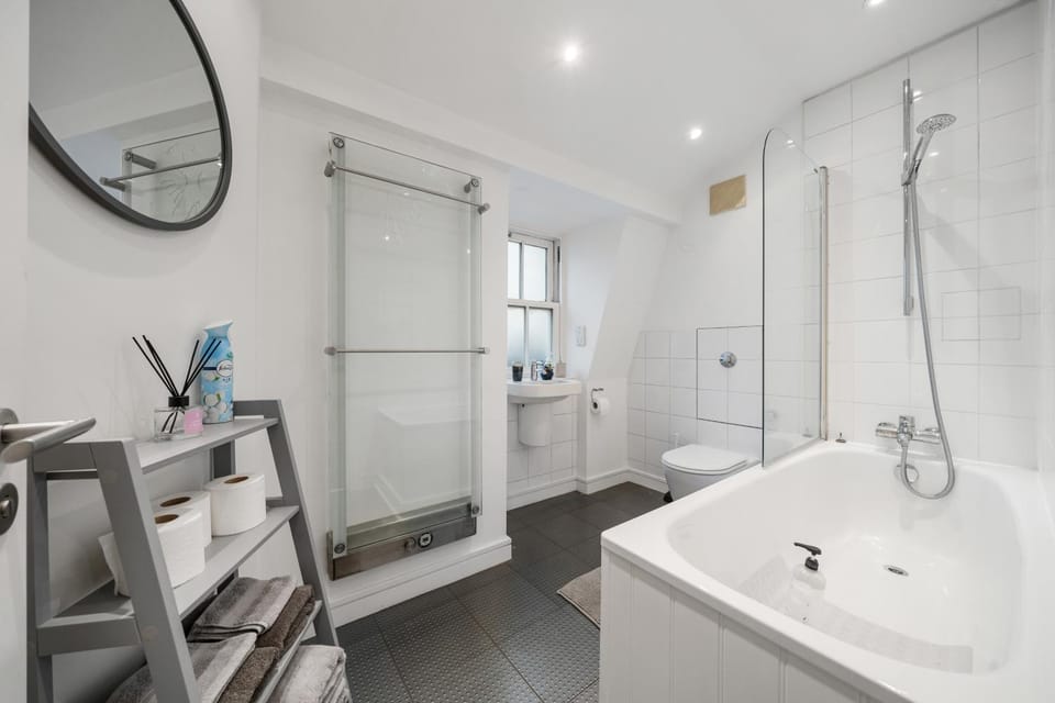 Modern 1 Bed Flat in Kings Cross Apartment in London Borough of Islington
