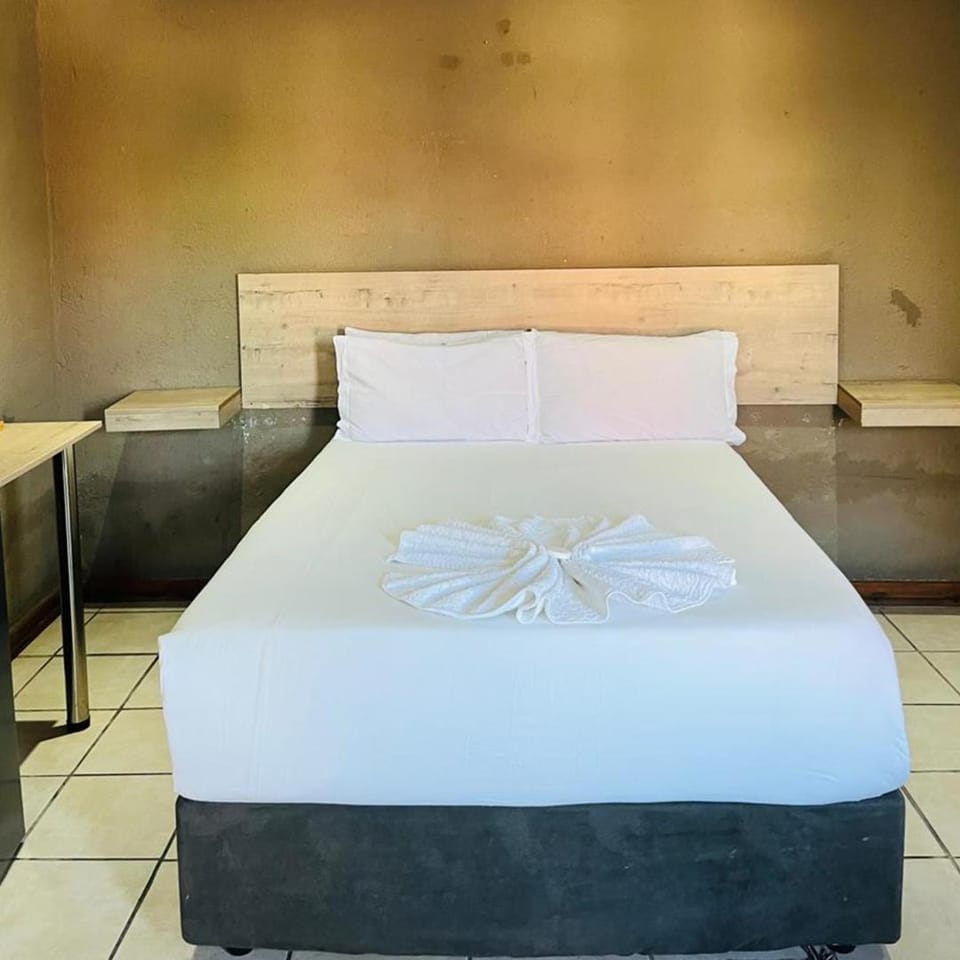Mthunzi Lodge and Safari Bed and Breakfast in South Africa