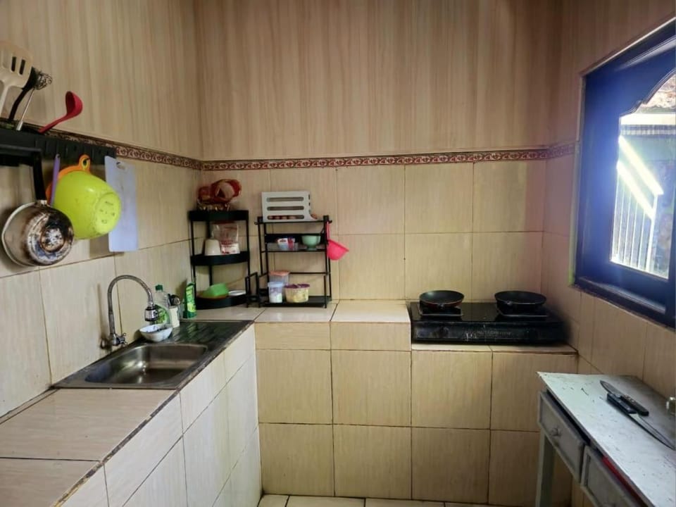 Property building, Restaurant/places to eat, Kitchen or kitchenette, Breakfast